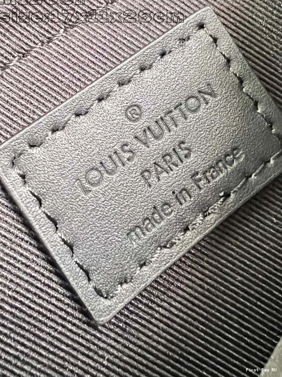 First bag ru Messenger Pulse Louis Vuitton 0822